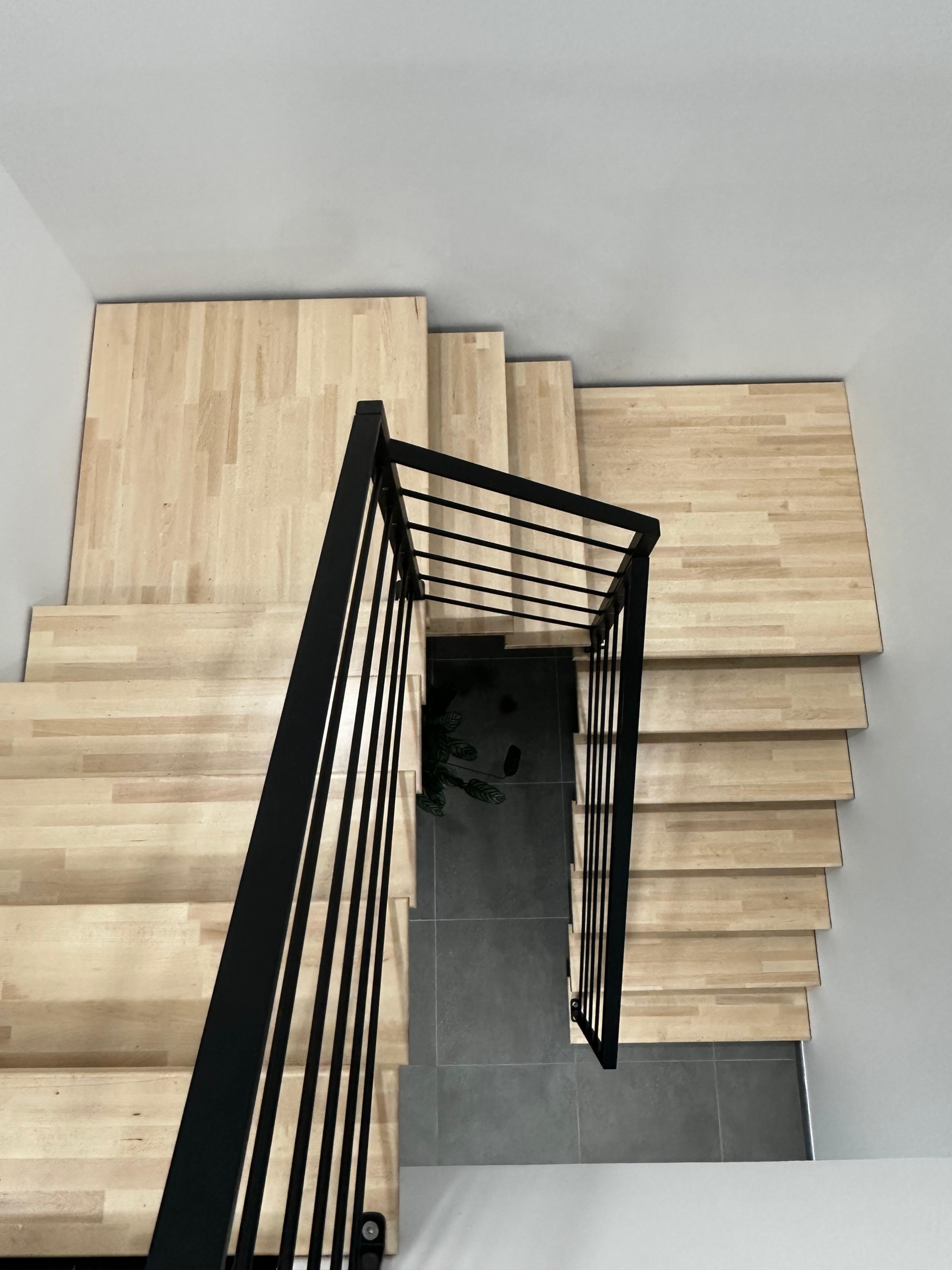 ESCALIER LIMONS CENTRAL MARCHE BOIS OBERHERGHEIM